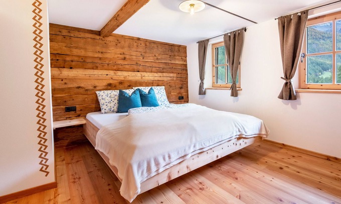 Madonna di Senales Apartment | Apartment 'Innerforchhof Schnals' with Mountain View, Private Terrace and Wi-Fi