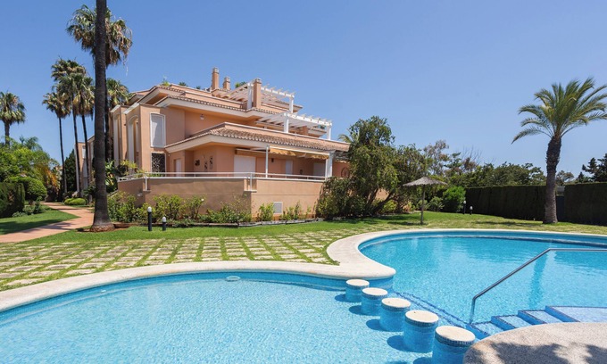 Molinell Apartment | Apartment 'Keops' with Shared Pool, Private Terrace and Air Conditioning