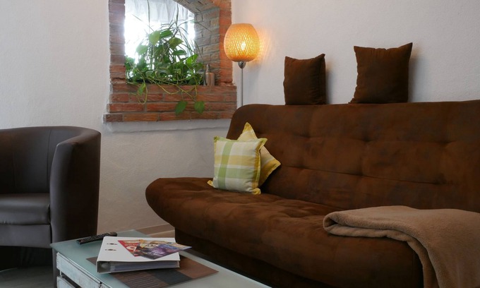 Hohenhaslach Apartment | Apartment 'Knodel Nr 1' with Shared Terrace, Shared Garden and Wi-Fi