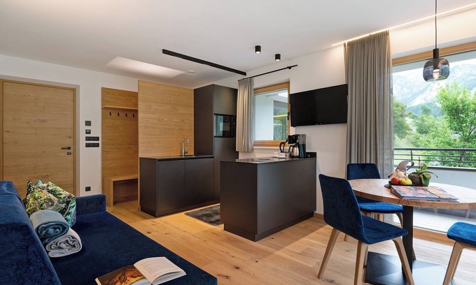 San Cipriano Apartment | Apartment 'König Laurin' with Mountain View, Shared Terrace and Wi-Fi