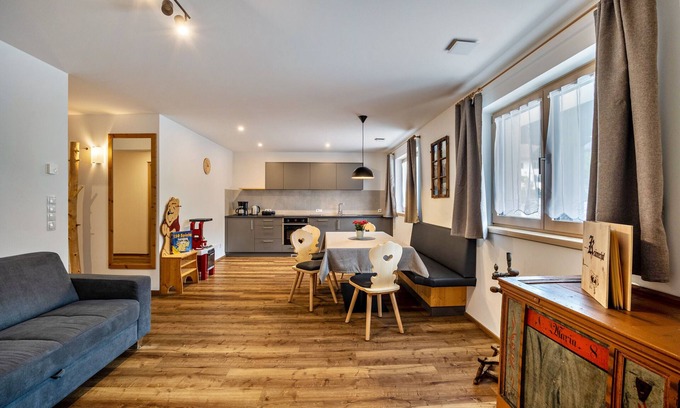 Villa Apartment | Apartment 'Krämerhof Apt Peitlerkofel' with Mountain View, Shared Garden and Wi-Fi