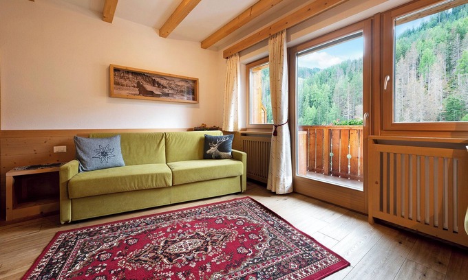 La Valle Apartment | Apartment Lüch da Mirio App Pütia with Mountain View, Garden & Wi-Fi