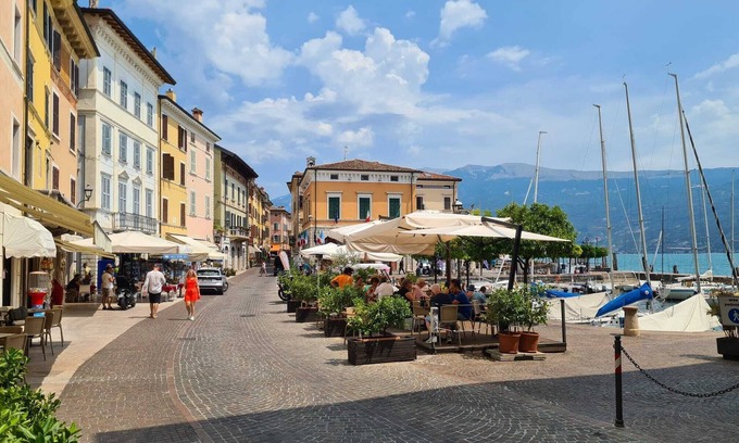 Gargnano Apartment | Apartment "L'Olivo" Close to the Lake with Private Terrace & Wi-Fi