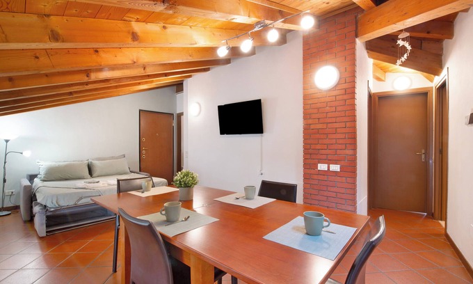 Albavilla Apartment | Apartment 'La Corte Di Zio Pippo' with Wi-Fi