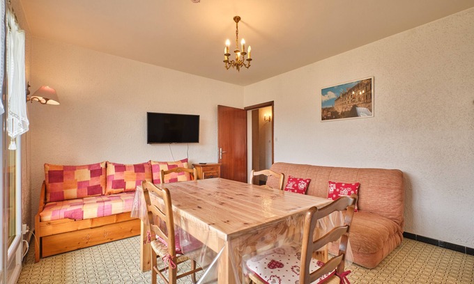 Lans-en-Vercors Apartment | Apartment 'Lans En Vercors Appartement 2 Pièce' with Mountain View and Balcony