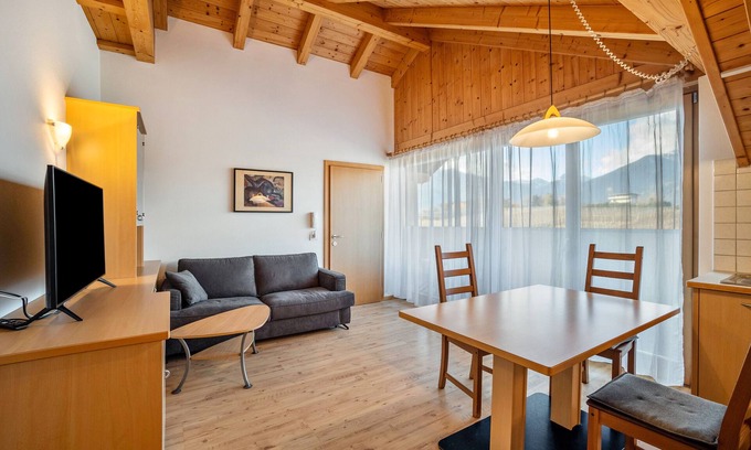 Naz Apartment | Apartment 'Linder 21' with Mountain View, Shared Pool and Wi-Fi