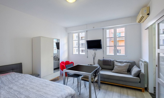 Quartier du Port Apartment | Apartment 'Magnificent Studio On The Port Nice' with Wi-Fi