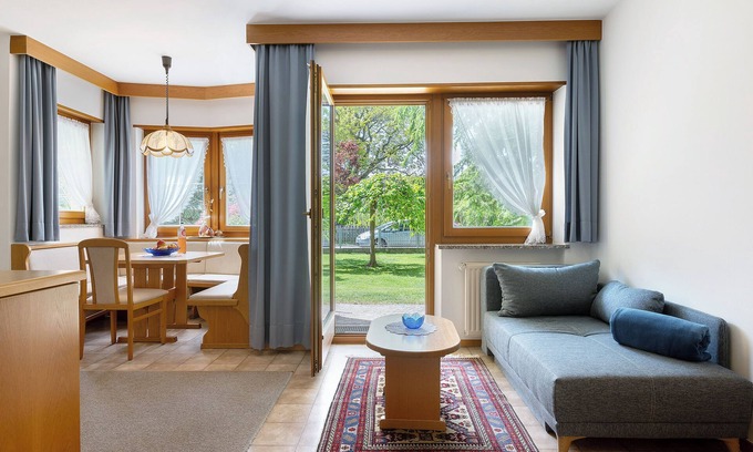 Plaus Apartment | Apartment 'Mayr Eins' with Mountain View, Private Terrace and Wi-Fi