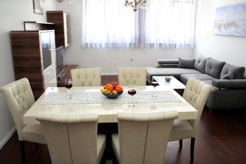 Split Apartment | Apartment MEL II