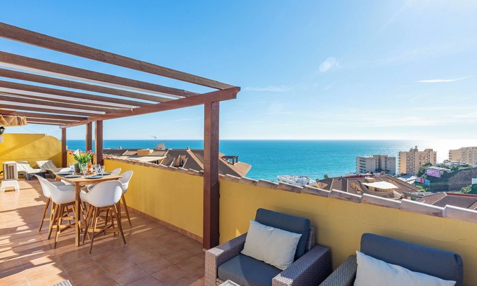 Fuengirola Apartment | Apartment 'Modern Penthouse' with Sea View, Wi-Fi and Air Conditioning