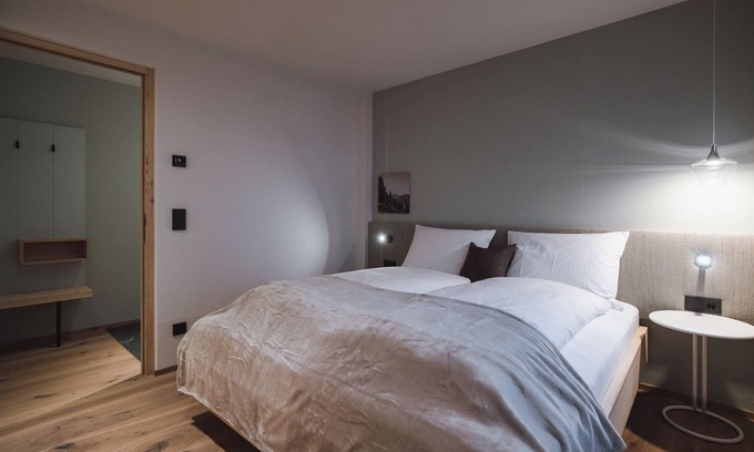 Lutago Apartment | Apartment 'Nature Baum' with Mountain View, Terrace & Wi-Fi