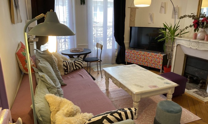 Quartier de Rochechouart Apartment | Apartment Near Montmartre original