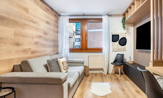 Pinzolo Apartment | Apartment 'New Boutique' with Mountain View and Wi-Fi