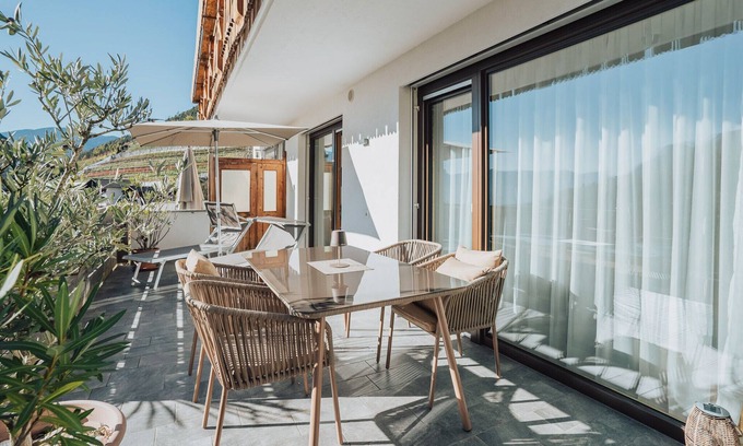 Rifiano Apartment | Apartment 'Oberegghof Garten' with Mountain View and Wi-Fi