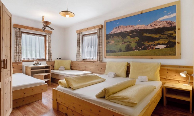 Pedraces Apartment | Apartment 'Paracia App Cir' with Sea View, Shared Garden and Wi-Fi
