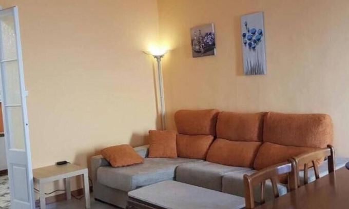 Tremp Apartment | Apartment 'Pis Romàntic A Tremp' with Balcony, Wi-Fi and Air Conditioning