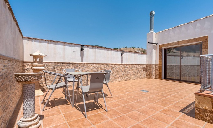 Illora Apartment | Apartment 'Planta Alta' with Private Terrace and Air Conditioning