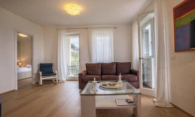 Aer Apartment | Apartment 'Residence La Villa Diamante' with Lake View, Pool & Wi-Fi