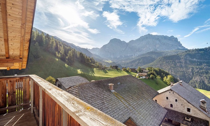 La Valle Apartment | Apartment 'Rungghof 2' with Mountain View, Shared Terrace and Wi-Fi