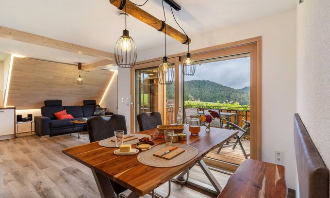 Wolfach - Saint Roman Apartment | Apartment 'Schwarzwaldblick' with Mountain View, Shared Garden and Wi-Fi