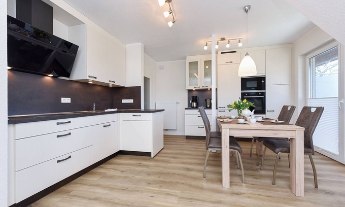 Neuharlingersiel Apartment | Apartment top left - House Fallen anchor