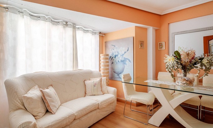 Alicante Apartment | Apartment 'Un Lugar Para Descansar' with Balcony, Wi-Fi and Air Conditioning