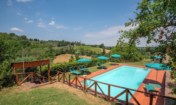 San Gimignano Apartment | Apartment 'Uva' with private pool, Wi-Fi and air conditioning