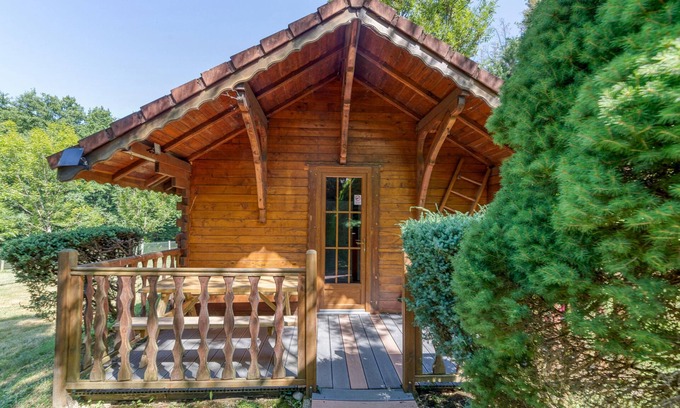 Vaulnaveys-le-Bas Apartment | Apartment 'Violette' with Mountain View, Wi-Fi and Air Conditioning