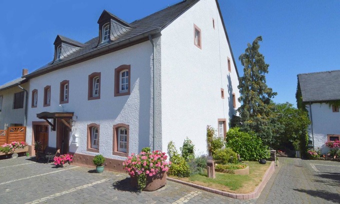 Ittel Apartment | Apartment Welschbilling near Trails