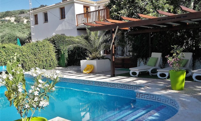 Montefrio House | Apartment with a Mountain View and Shared Pool