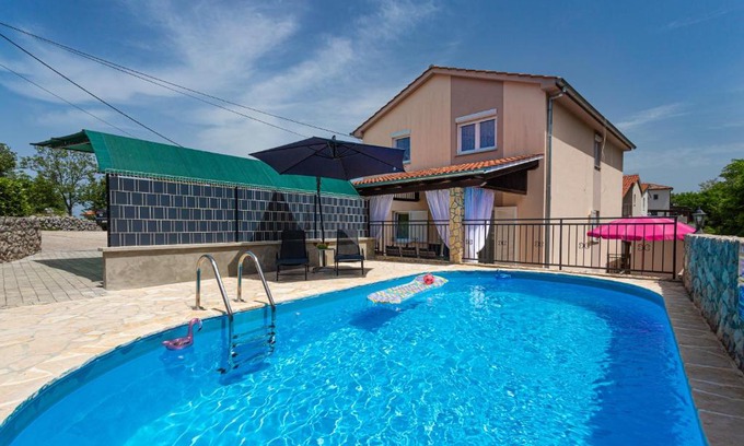 Dobrinj Apartment | Apartment With A Private Swimming Pool, Garden & BBQ