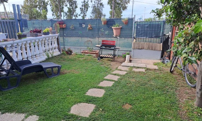 Civitavecchia Apartment | Apartment with garden