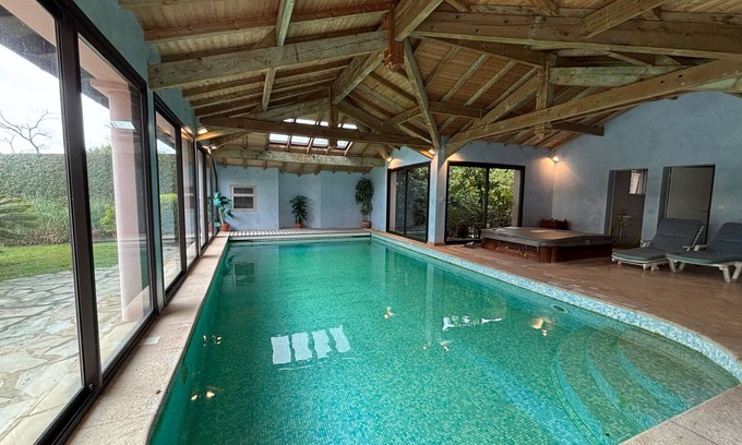 Ciboure Apartment | Apartment with garden and private pool in Ciboure