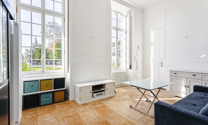 Lagord Apartment | Apartment with garden in a castle