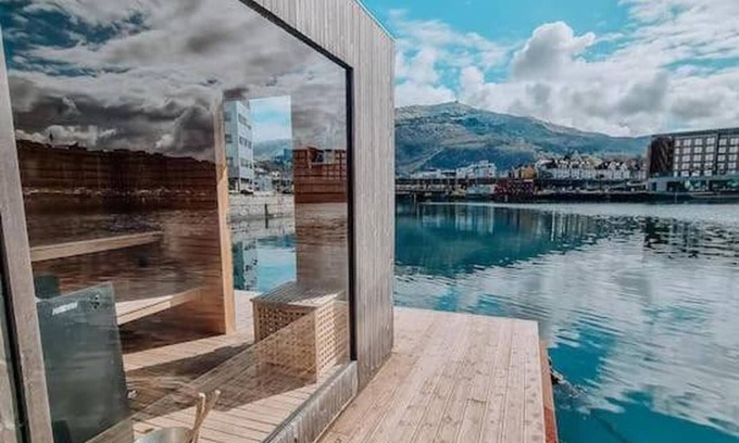 Arstad Apartment | Apartment With Loft and Window Balcony