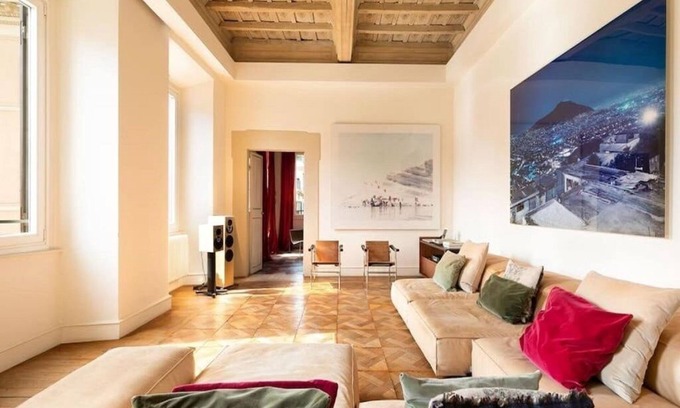 Rione VI Parione Apartment | Apartment With Most Iconic Square View In The World On Campo De Fiori