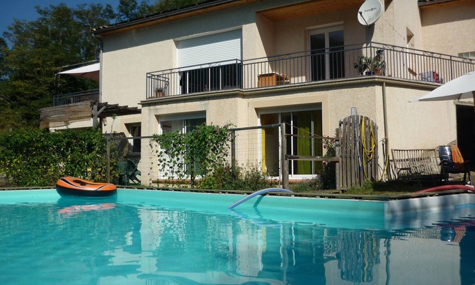 Arnave Apartment | Apartment with pool near to the Ariege valleys
