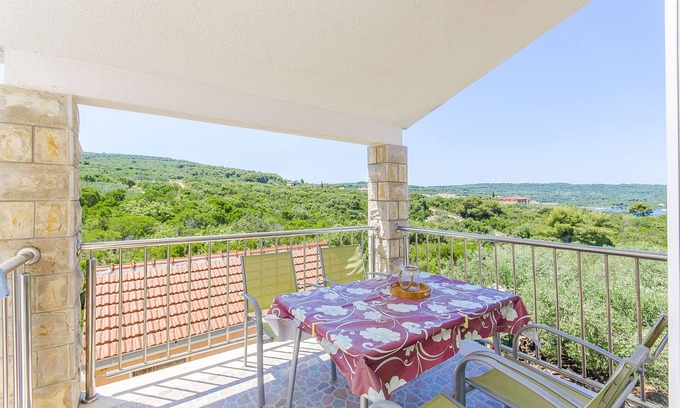 Necujam Apartment | Apartments Kažimir (45981-A4) - Necujam - island Solta