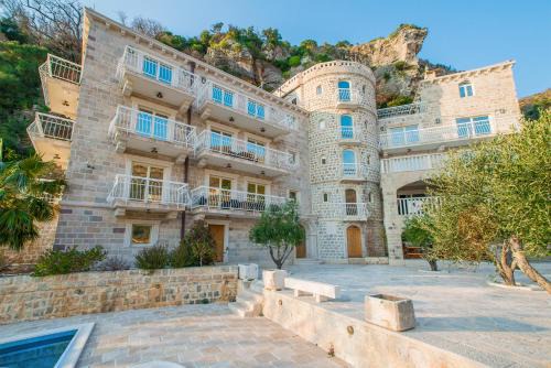 Rezevici Hotel | Apartments Pietra Mare