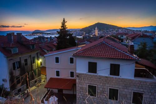 Split House | Apartments & Rooms Toni