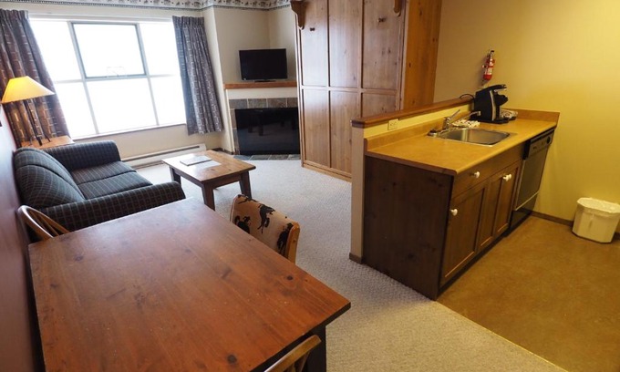 Okanagan-Similkameen Apartment | Apex Mountain Inn Suite 221-222 Condo