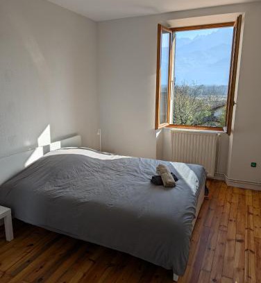 Montbonnot-Saint-Martin Apartment | Appart 65m2 avec 2 chambres dans ferme rénovée - Parking gratuit - Grande vue montagnes