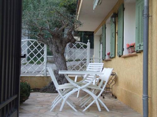 Menton Apartment | Appart cosy avec terrasse et stationnement facile