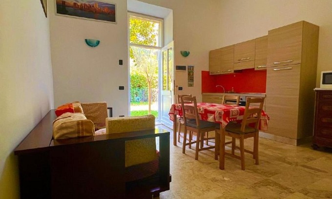 Carrara Apartment | appartamento magnolia