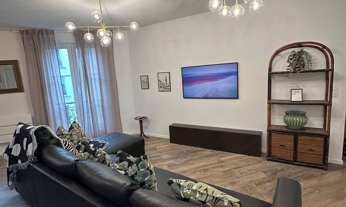 Quartier de la Folie-Mericourt Apartment | Appartement au Cœur du Marais : Un Havre Rénové Pour vos Escapades Parisiennes"