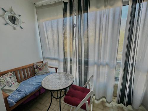 Courseulles-sur-Mer Apartment | Appartement avec loggia - Proche centre et plage