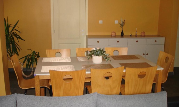 Courcelles Apartment | Appartement Courcelles