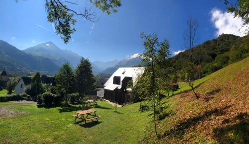 Aucun Apartment | Appartement dans chalet avec jardin, vue montagne