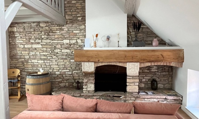 Givry Apartment | Appartement de Charme et Spacieux, Équipé de la Climatisation et D'un Sauna
