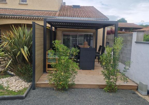 Chanos-Curson Apartment | appartement pour 4 avec terrasse